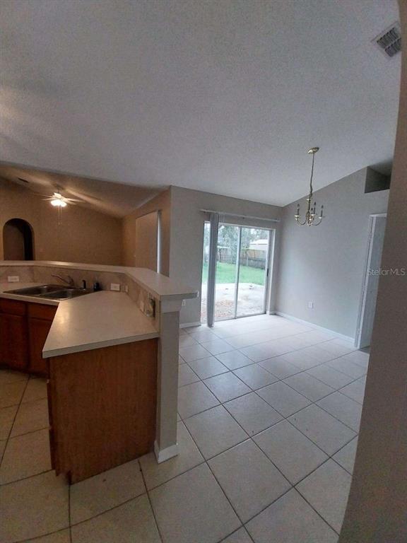 Foto del edificio - 11066 Avis St