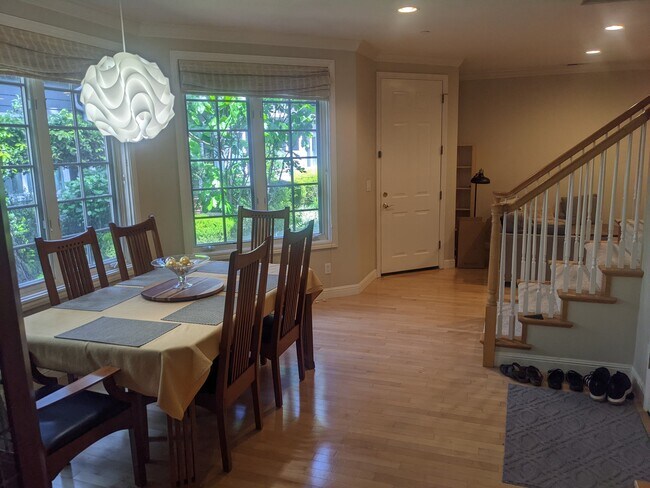 dining/living - 546 Lassen St