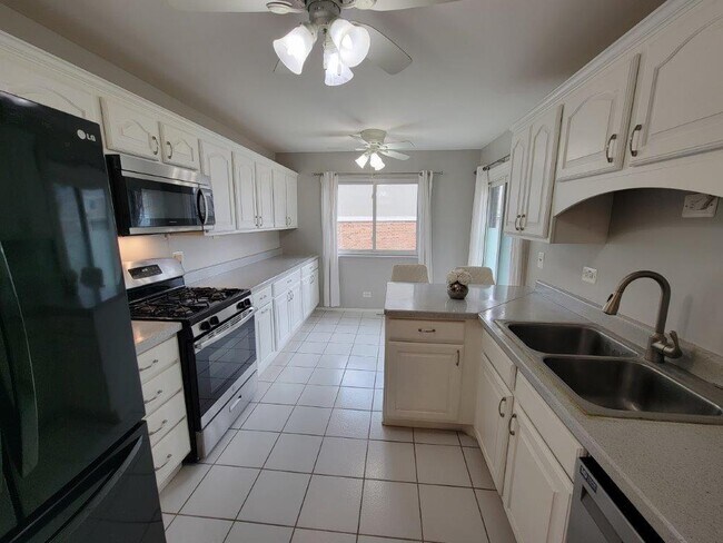Foto del edificio - 239 Hawthorne Ct