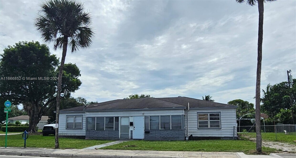 Primary Photo - 1428 NE 135th St