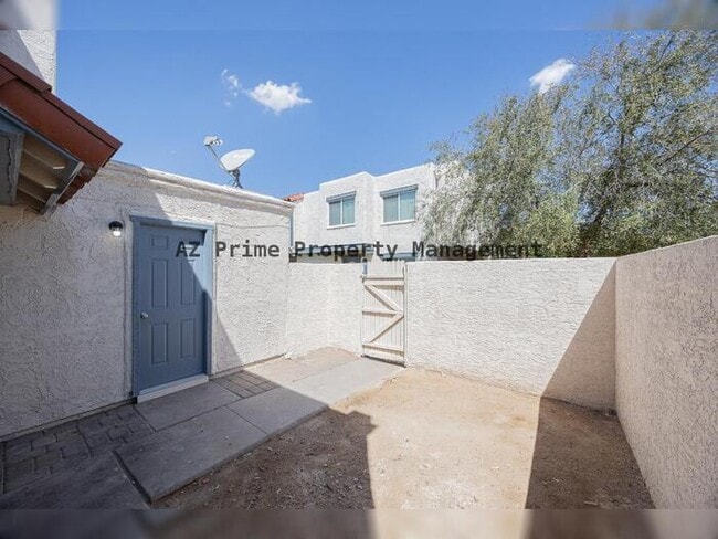 Building Photo - 5246 N 42nd Ln