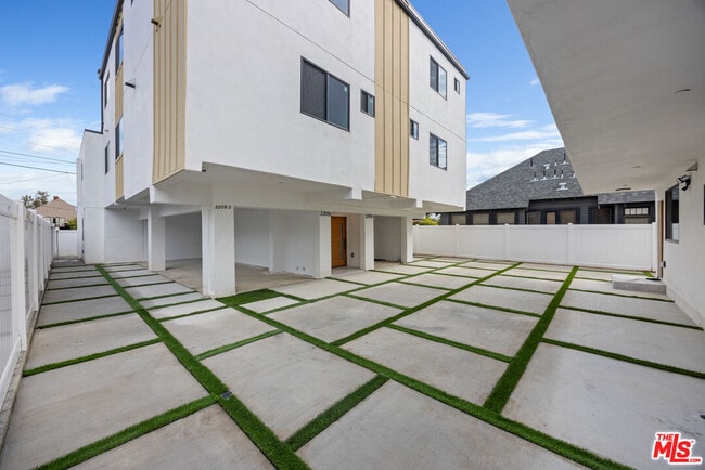 Building Photo - 3209 W 18th St