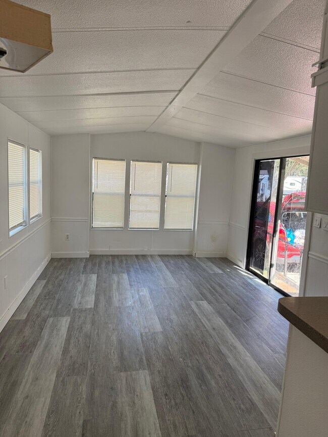 Building Photo - 3000 Clarcona Rd