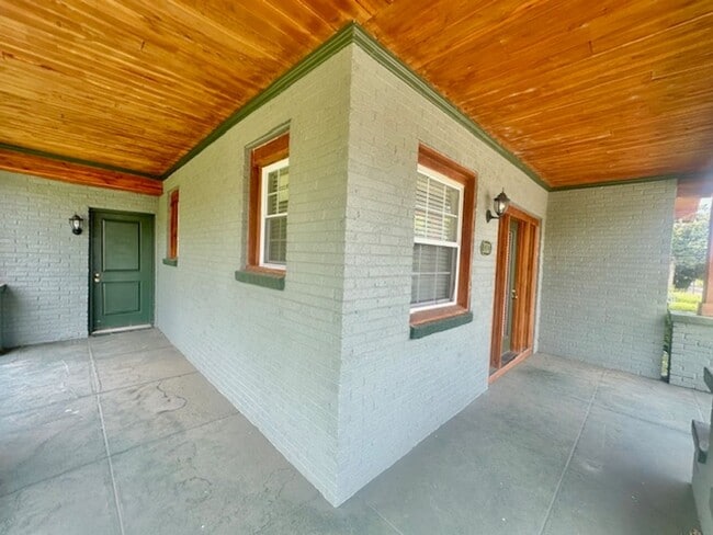 Building Photo - 1313 Tremont Ave