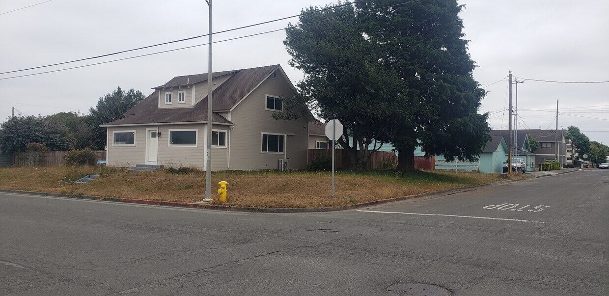 Primary Photo - 576 K St
