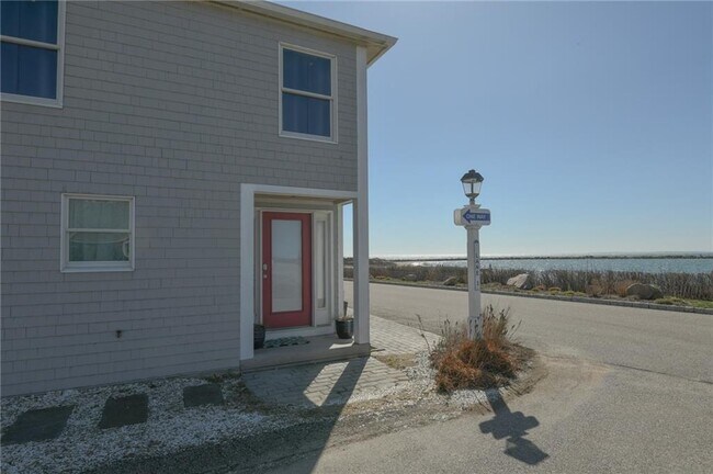 Building Photo - 35 Shore Rd