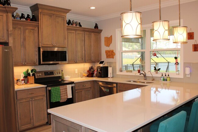Foto del edificio - Gorgeous 4BR/3BA Home on the Pond in Fiddler's Cove with a great view of the fountain.