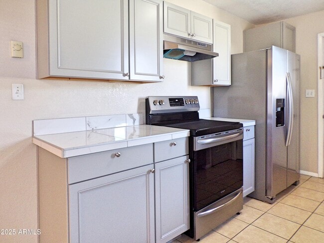 Building Photo - 4300 Plaza Oro Loma