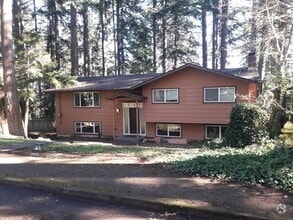 Building Photo - 635 Kingswood Ave