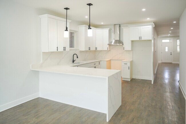 Building Photo - 1132 N Lawndale Ave