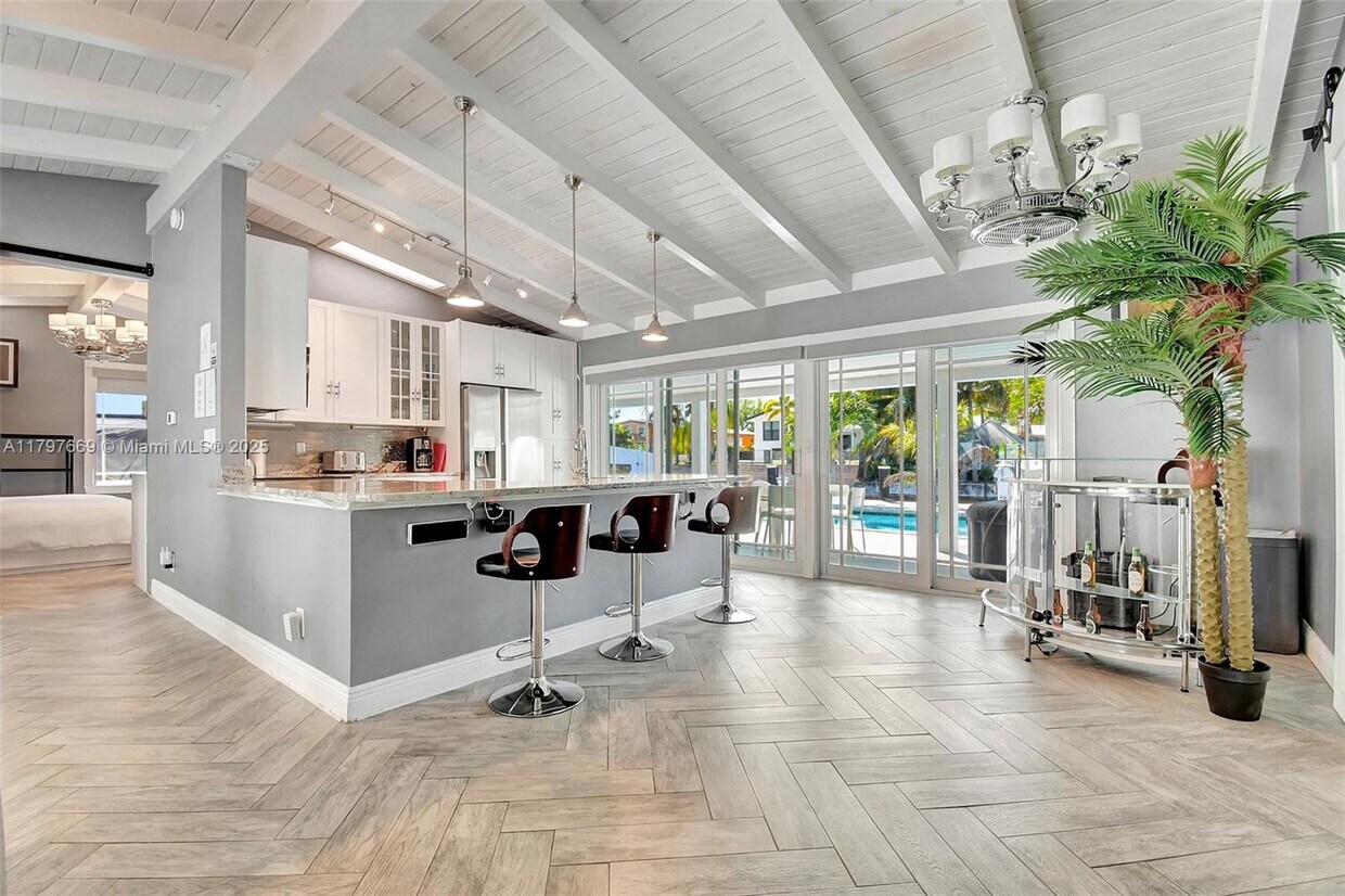 Foto principal - 2531 Gulfstream Ln