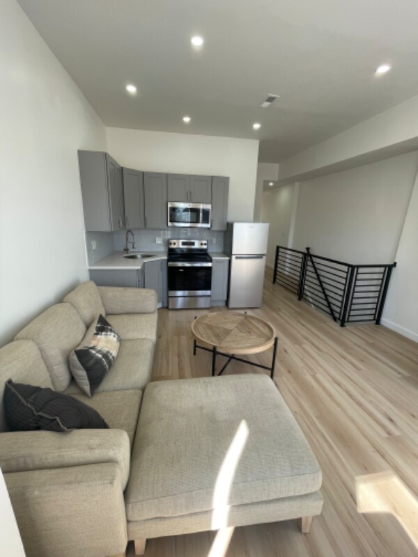 Foto del edificio - 561 W Fisher Ave