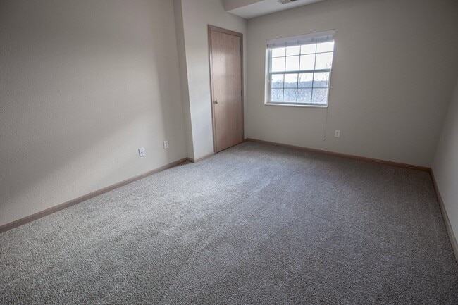 Interior Photo - Granite Shores