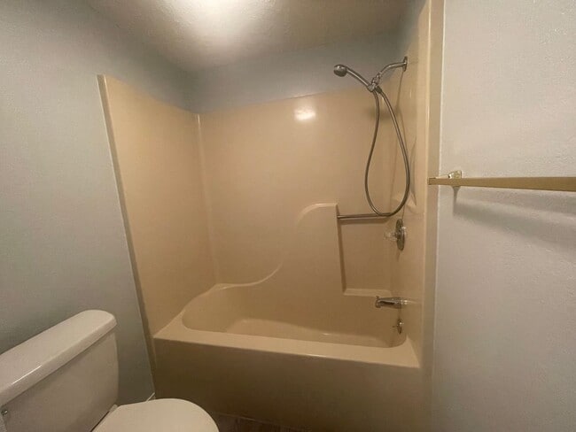 Foto del edificio - Nice 1 Bedroom 1 Bath Unfurnished Condo Renovated