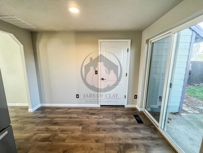 Foto del edificio - Charming Keizer Home-Coming First week of February