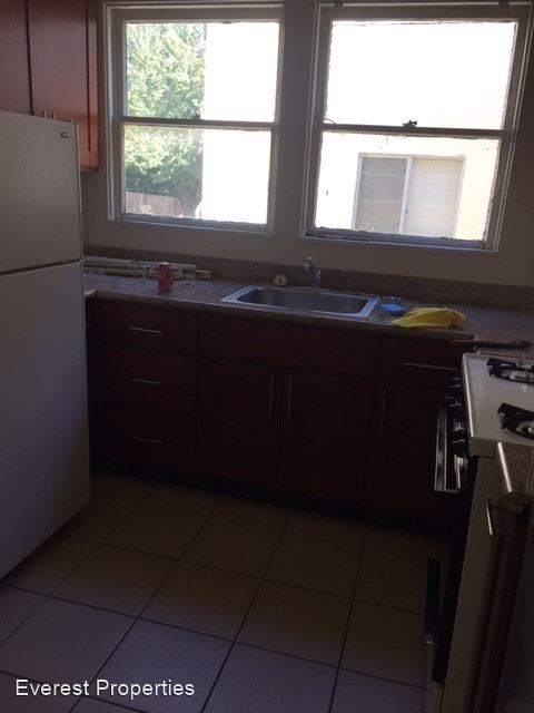 Primary Photo - 2028-2030 Delaware St