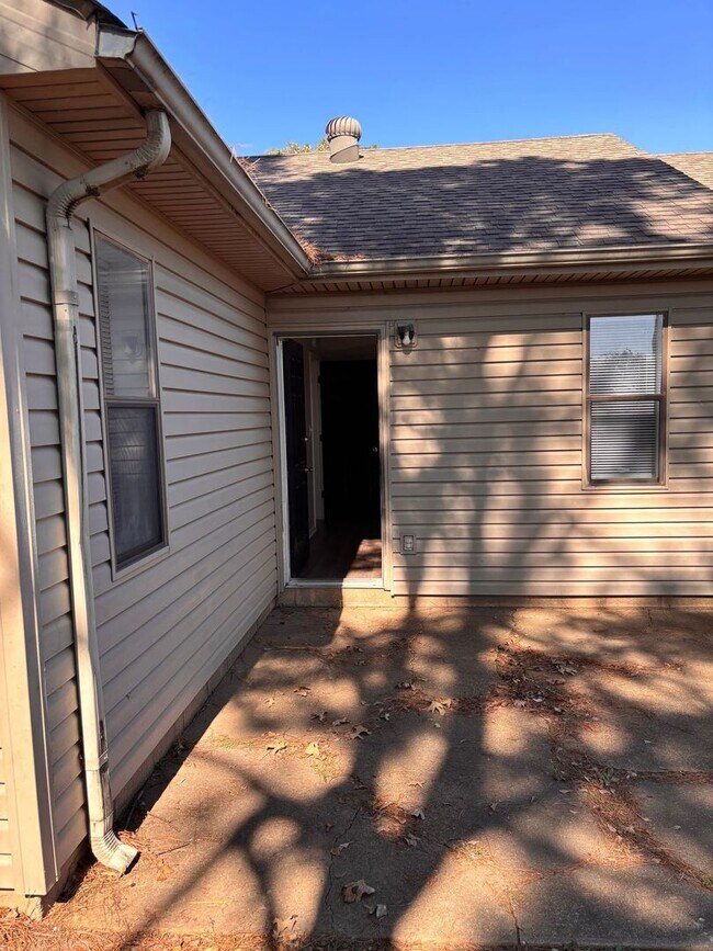 Building Photo - 4809 Samantha Ave