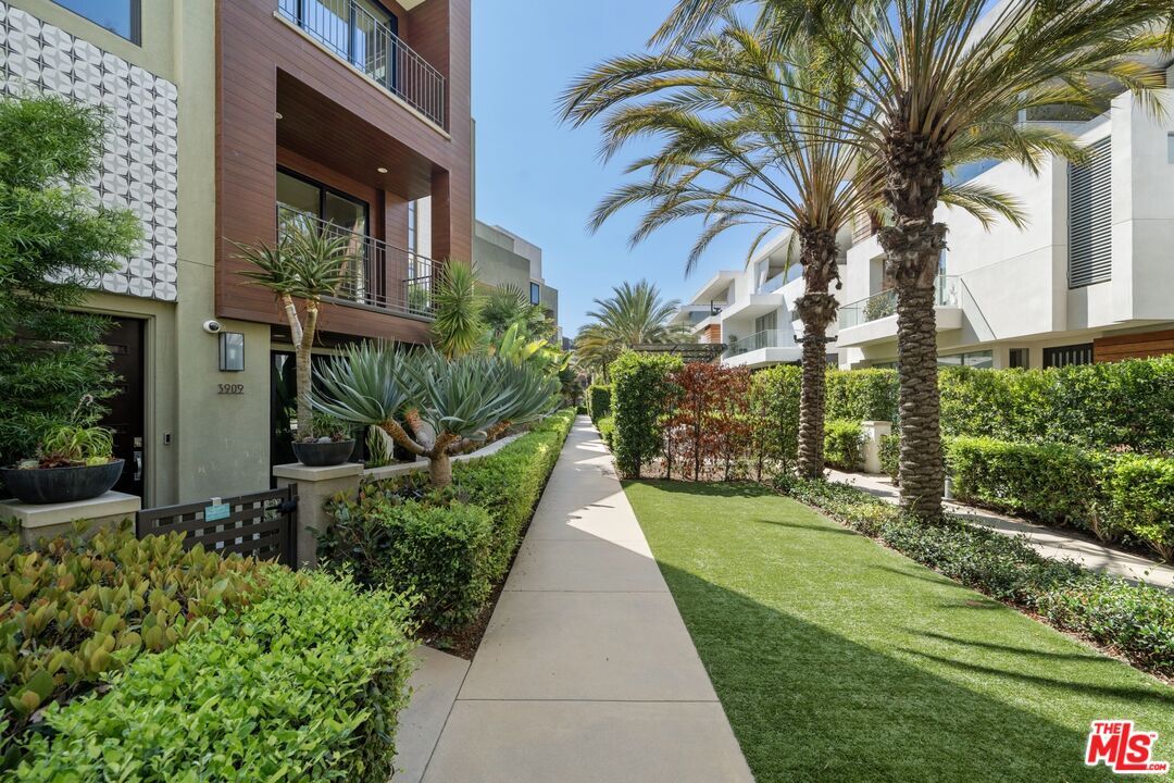 Primary Photo - 5909 Coral Pl