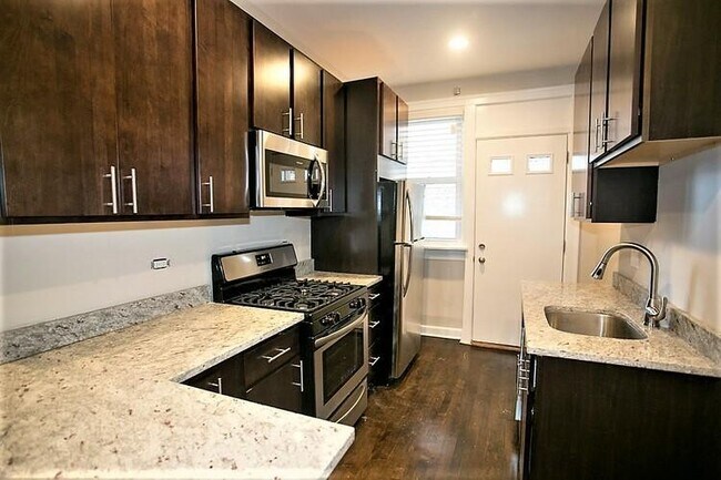 Building Photo - 2 bedroom in Chicago IL 60640