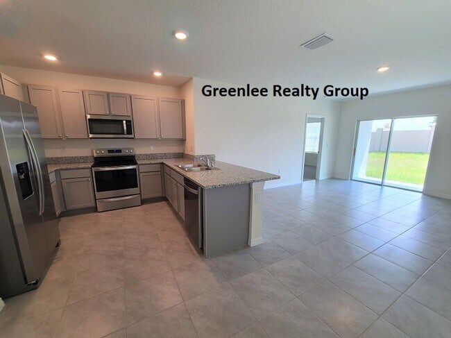 Building Photo - Only 2 Years Old! 3 Bed/2 Bath/2 Car Garag...