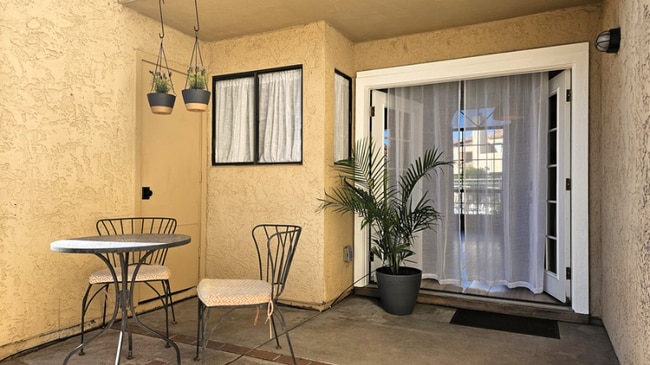 Photo - 1025 E Highland Ave Townhome