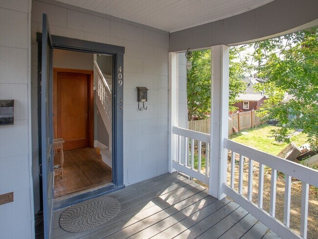 Building Photo - 409 S 2nd St