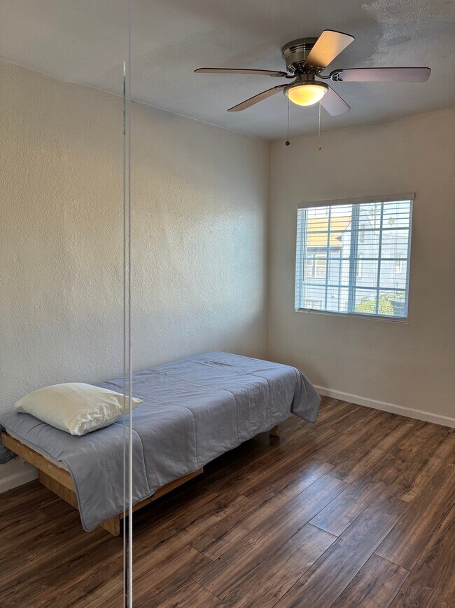 Foto del edificio - 3127 Raymond Ave