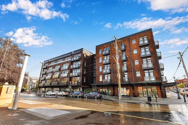 Building Photo - 515 Chatham St