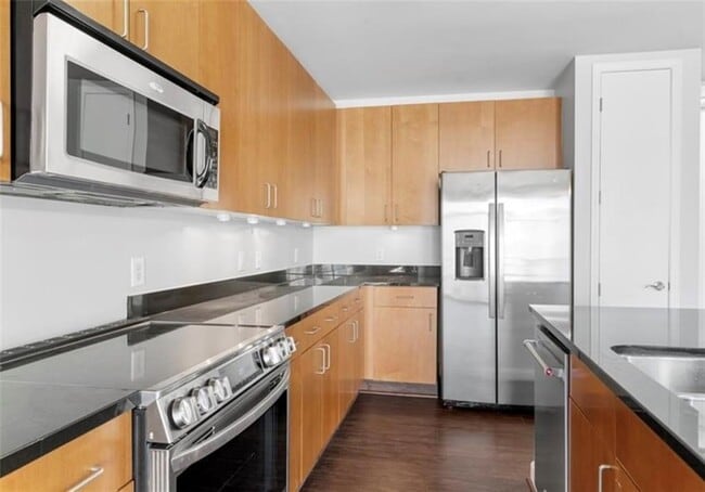 Building Photo - 711 Cosmopolitan Dr NE