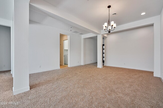 Building Photo - 8725 W Wagon Wheel Dr
