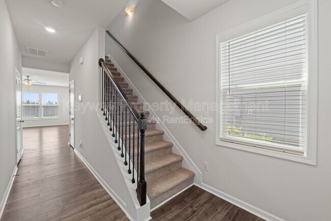 Foto del edificio - 4136 Thimbleberry Dr