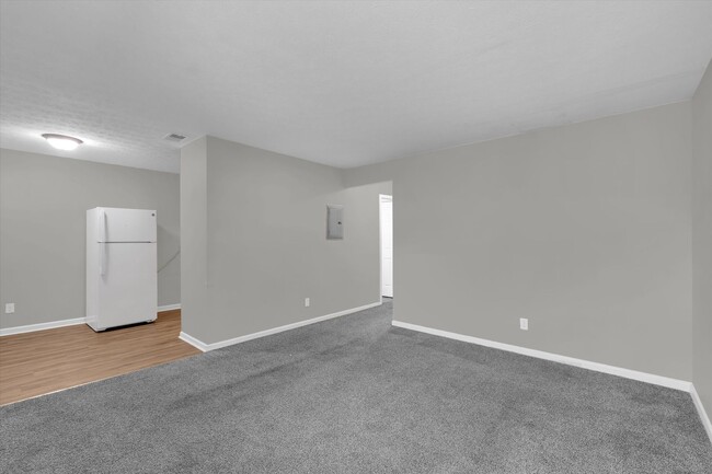 Building Photo - Spacious 1–3 Bedroom Apartments in South Louisville | Cedar Chase