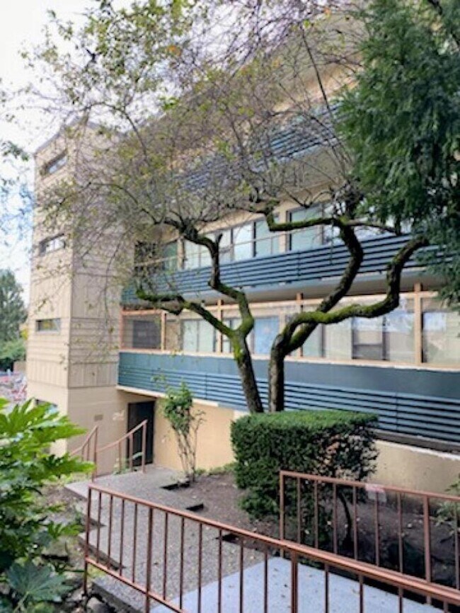 Foto del edificio - 1 bedroom in Seattle WA 98105