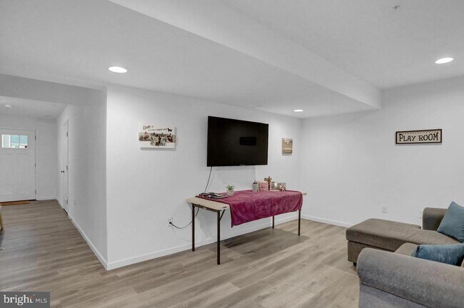 Building Photo - 8153 Lenker Dr