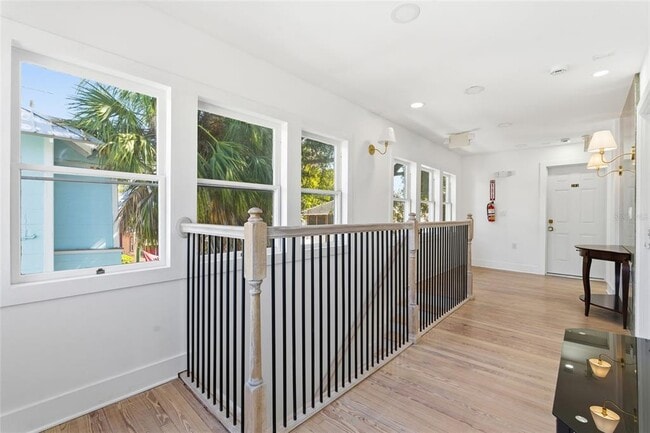 Building Photo - 326 6th Ave N