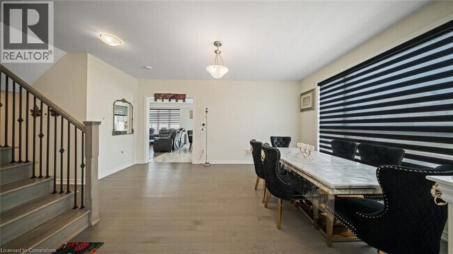 Photo du bâtiment - 96 Strickland Ave