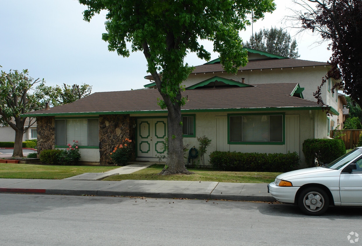 Primary Photo - 1570 Tenaka Place