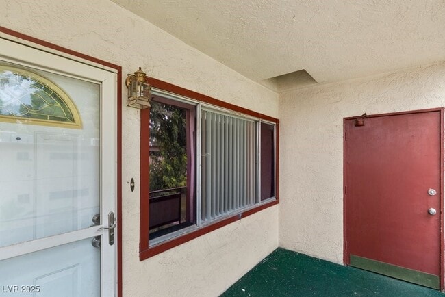 Building Photo - 350 E Desert Inn Rd