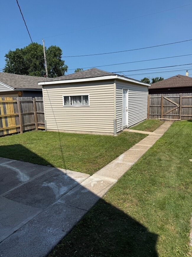Building Photo - 2137 Wespark Ave