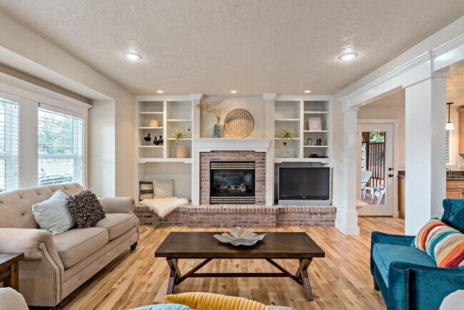Foto del edificio - 3 Bedroom 3 Bathroom home in desirable North Boise.