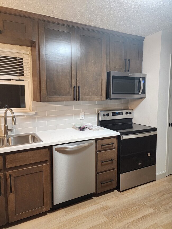 Foto del edificio - 4906 Valleyview Dr