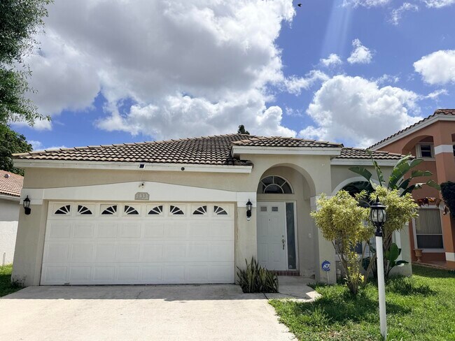 Foto del edificio - 133 Woodlake Cir