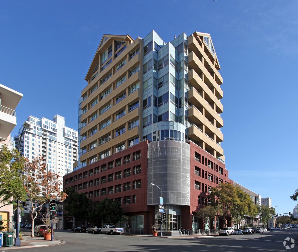 Primary Photo - West Ash Plaza