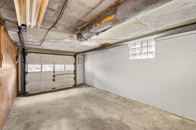 Building Photo - AVAILABLE FOR AUGUST 7TH!! Don't miss this FANTASTIC 1-bedroom in Penn Hills!