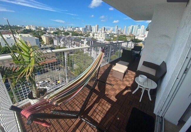 Foto del edificio - 900 SW 8th St