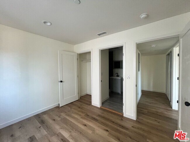 Foto del edificio - 6455 Calhoun Ave