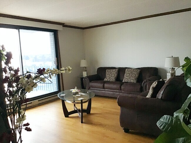 Foto del edificio - 9737 N Fox Glen Dr