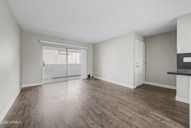 Foto del edificio - 4554 E Paradise Village Pkwy N