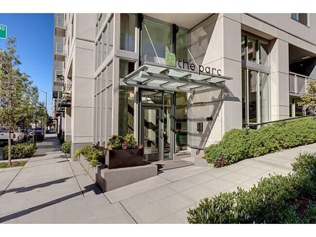 24-hr Concierge - 81 Clay St