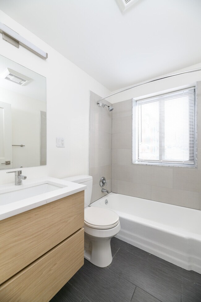 Foto del edificio - 53 PARKER HILL Ave